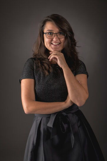Découvrez le visage souriant de Cindy Triaire, consultante du cabinet conseil Tremplin carrière